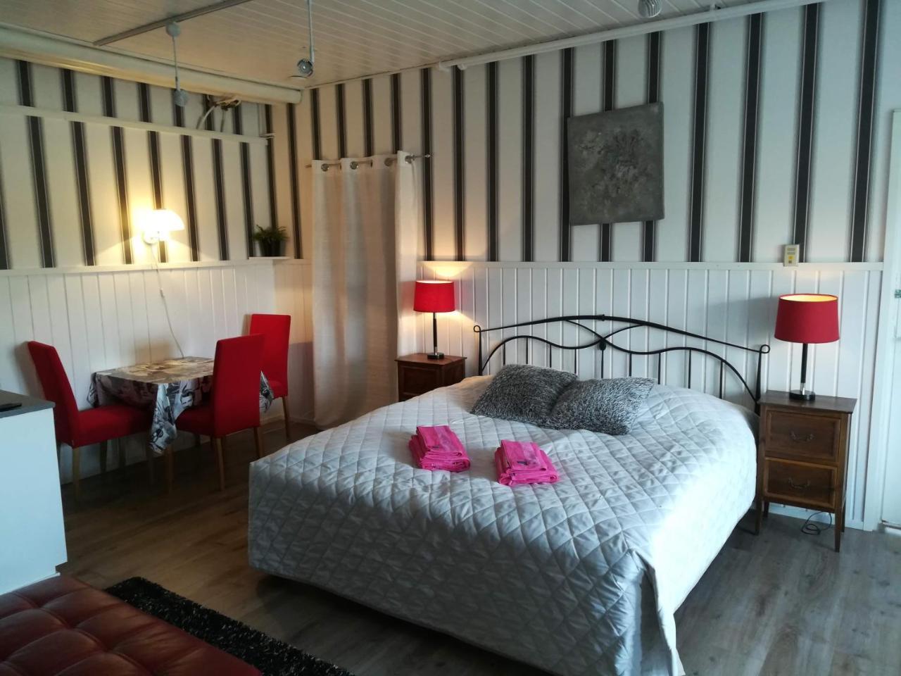 Hotelli Huiskankorpi Boutique Hotel Nivala Экстерьер фото